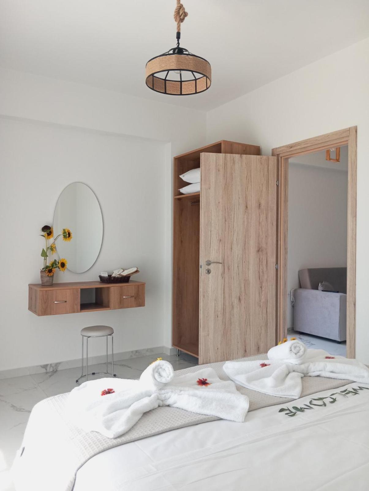 Three Charites Resort Gialova Buitenkant foto