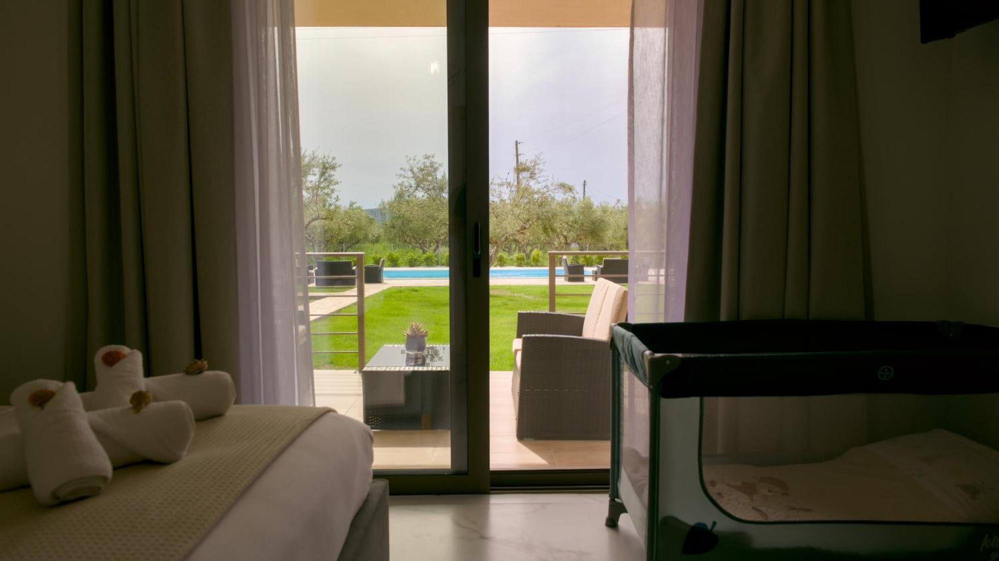 Three Charites Resort Gialova Buitenkant foto