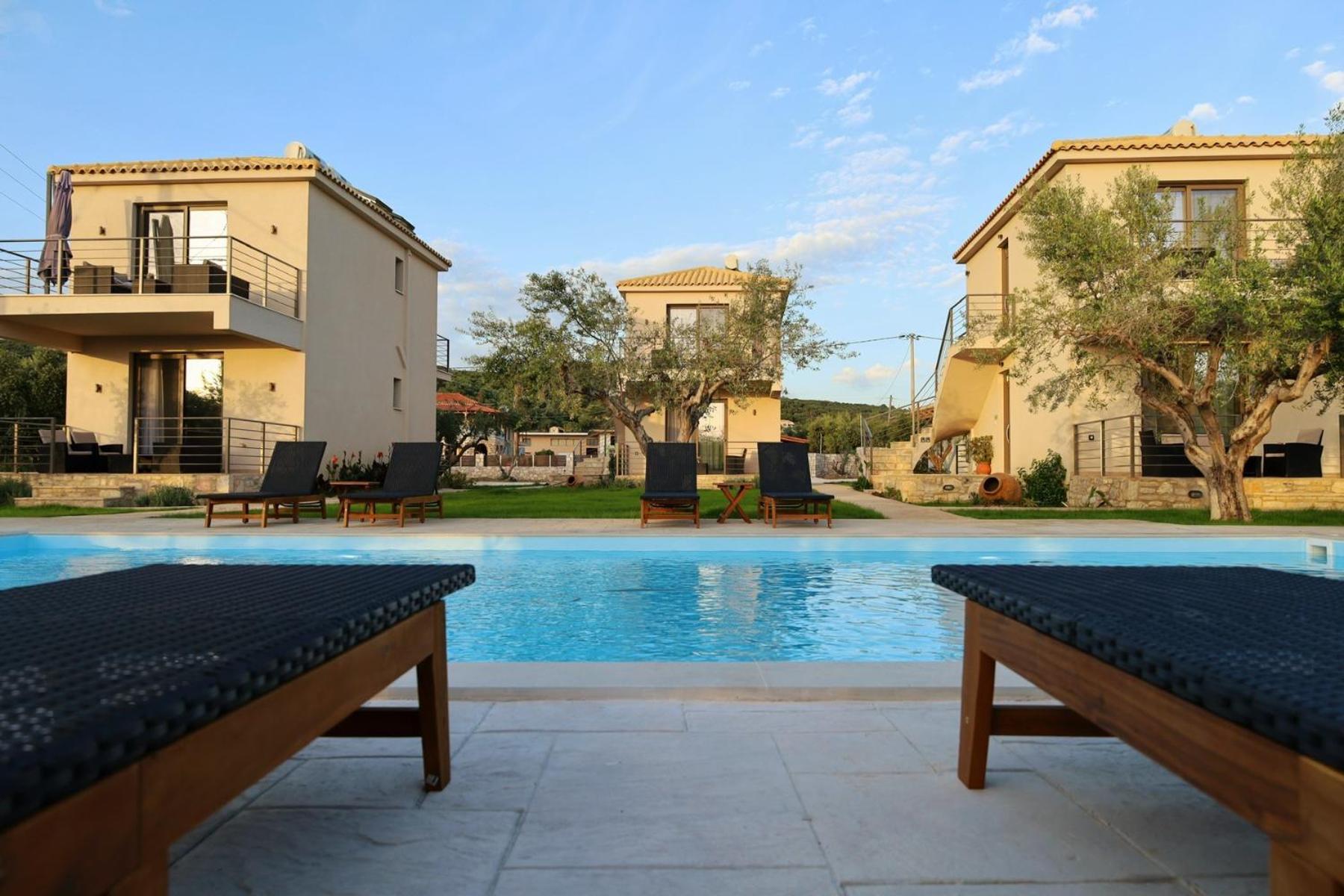 Three Charites Resort Gialova Buitenkant foto